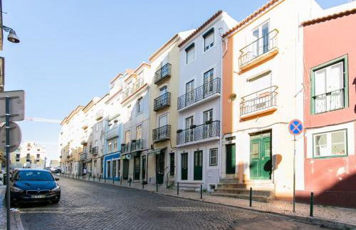 JOIVY Cosy 1-bed flat w/balcony in Alfama, moments from the Port - Foto 37
