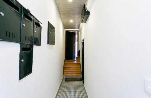 JOIVY Cosy 1-bed flat w/balcony in Alfama, moments from the Port - Foto 35