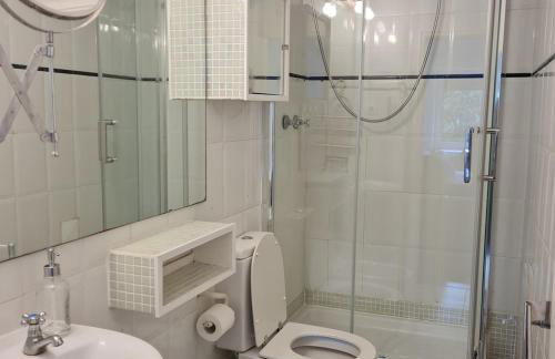 AC in the bedrooms, near the river, spacious - Foto 12