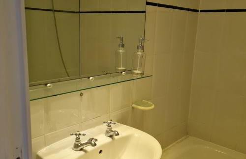 AC in the bedrooms, near the river, spacious - Foto 5