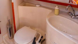 Stunning Boat 2 BEDROOMS, WC, high ceiling - Foto 5