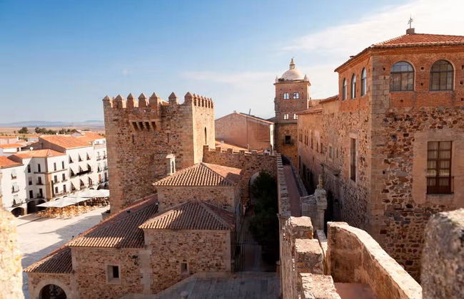 Tour de Cáceres al completo con entradas - Foto 4