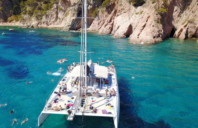 Paseo en catamarán por la Costa Brava desde LLoret de Mar - Foto 2