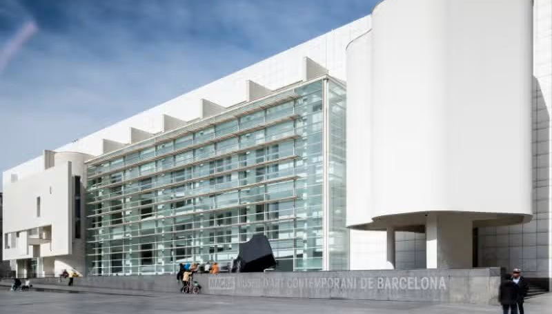 Entrada al MACBA, el Museo de Arte Contemporáneo - Foto 1