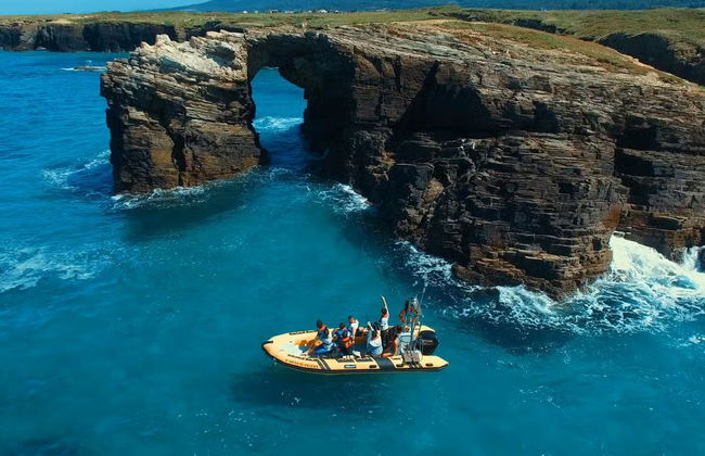 Balade en bateau à moteur le long de la plage de Las Catedrales - Photo 6