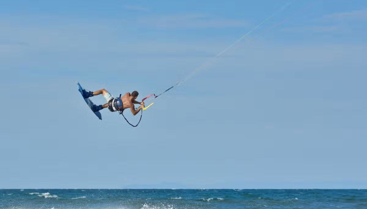 Curso de kitesurf de 2 días en Tarifa - Foto 1