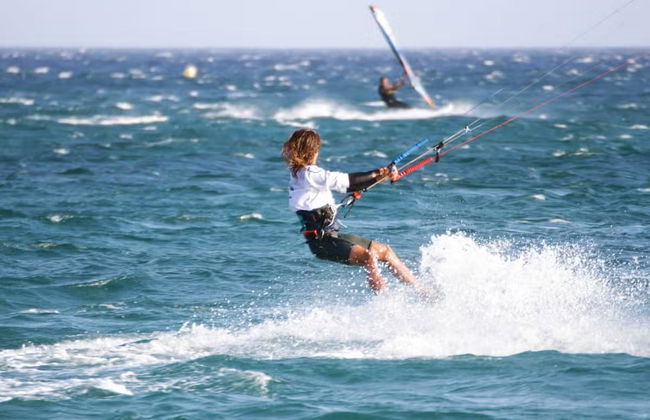 Curso de kitesurf de 2 días en Tarifa - Foto 3