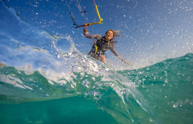 Curso de kitesurf de 2 días en Tarifa - Foto 2