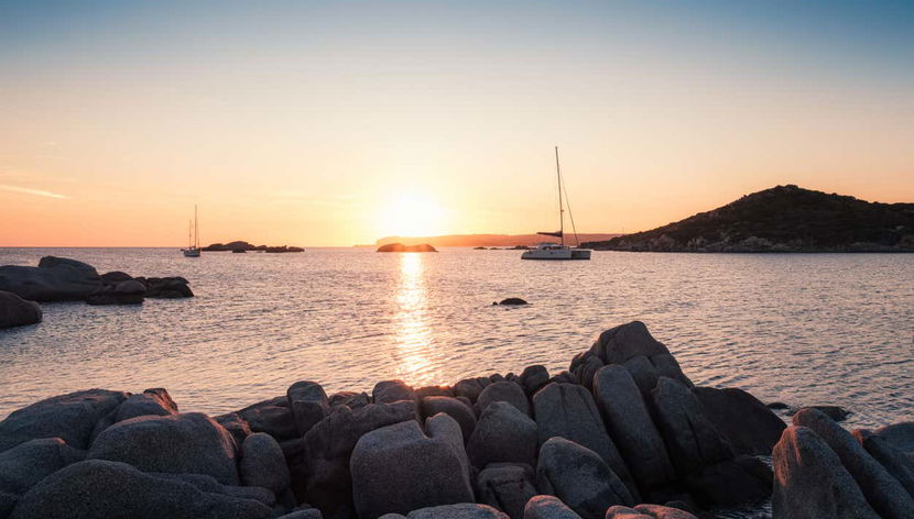 Sail around Cavallo Island