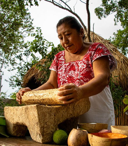 Foto de Clase de cocina en una aldea maya