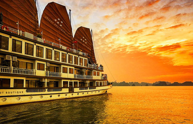 Crucero de 2 días por la bahía de Ha-Long en barco de lujo - Foto 1