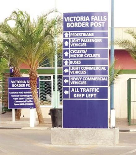 Foto - Traversata del confine tra Zimbabwe e Zambia con prelievo dall&apos;hotel