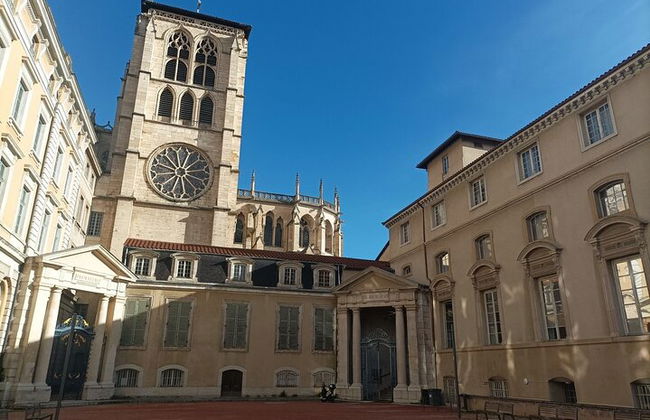 Private tour of old Lyon - 2 hours - Photo 9