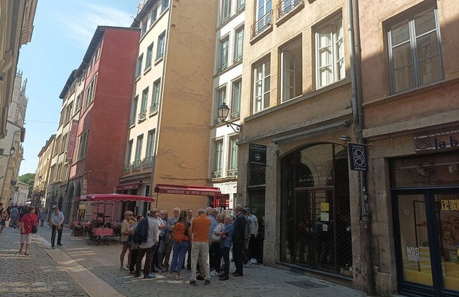 Private tour of old Lyon - 2 hours - Photo 1