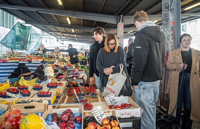 Tour a pé de Turim e aula de culinária tradicional com vinho - Foto 1