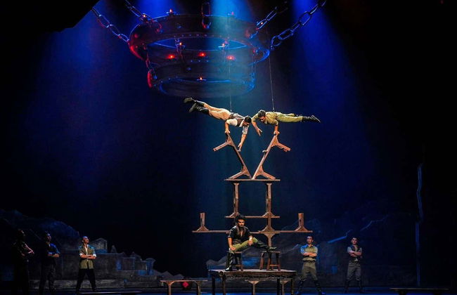 Espetáculo acrobático no Red Theatre - Foto 5