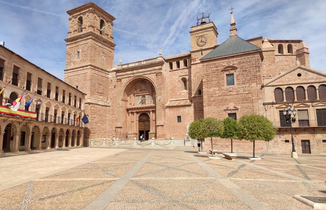 Tour por Villanueva de los Infantes al completo - Foto 1