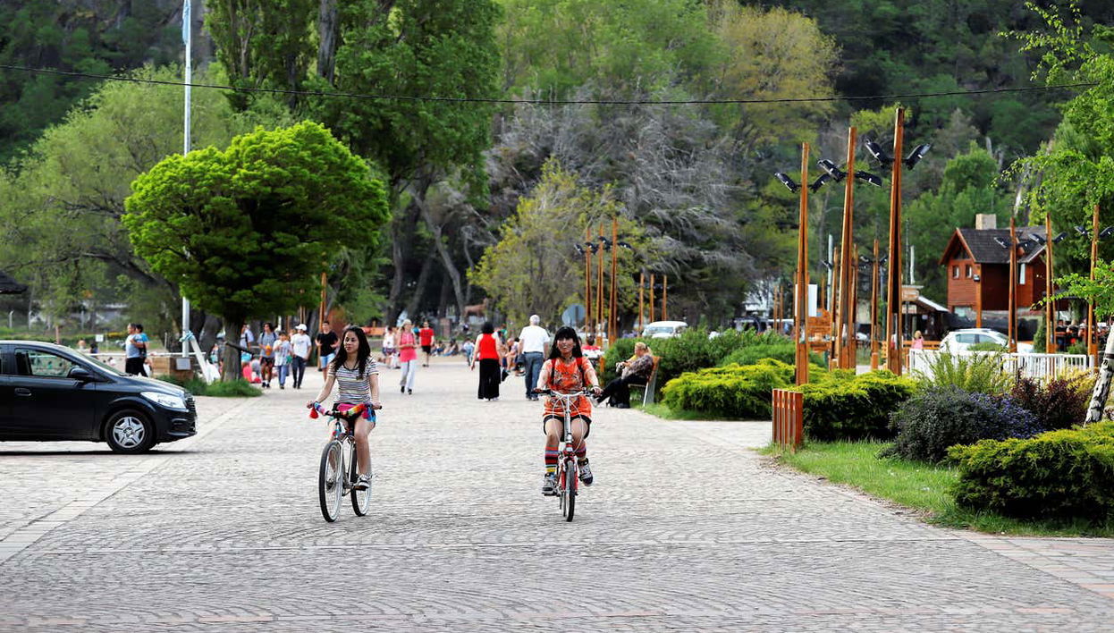 San Martín de los Andes & Seven Lakes Day Trip - Photo 1