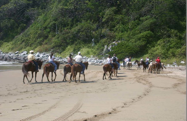 Paseo a caballo por Ixtapa Zihuatanejo - Foto 1