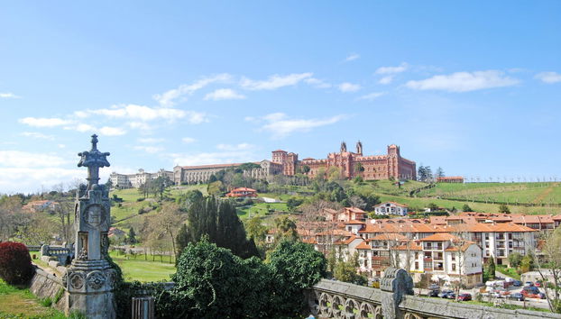 Comillas & Gaudí Capricho Guided Tour - Photo 5
