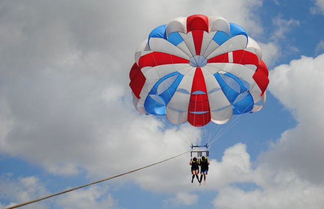 Parasailing in Playa Blanca - Photo 6