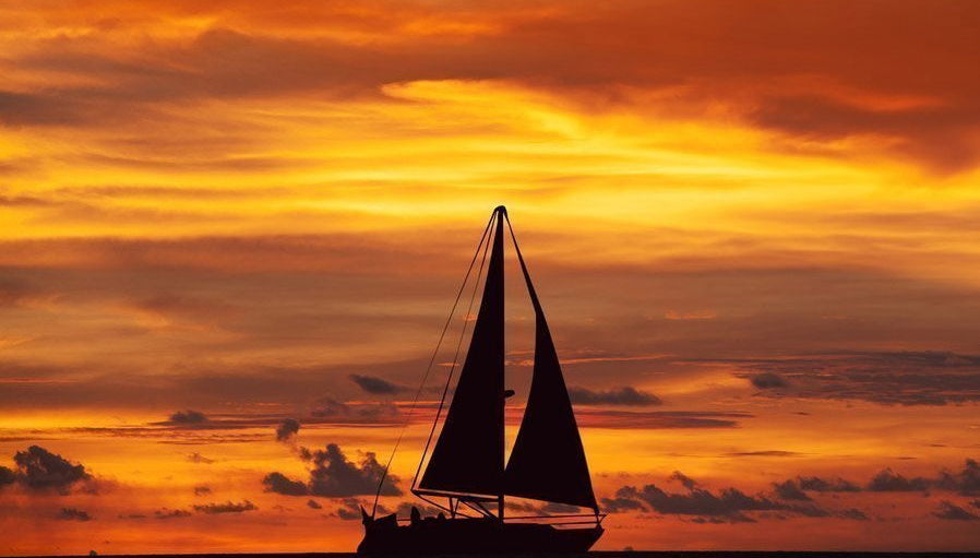 Balade en voilier au coucher de soleil à Fornells - Photo 1