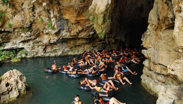 Esperienza privata di Cave Tubing nella grotta Pindul + Cascate Sri Gethuk - Foto 2