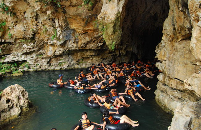 Esperienza privata di Cave Tubing nella grotta Pindul + Cascate Sri Gethuk - Foto 2