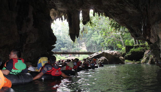 Esperienza privata di Cave Tubing nella grotta Pindul + Cascate Sri Gethuk - Foto 5