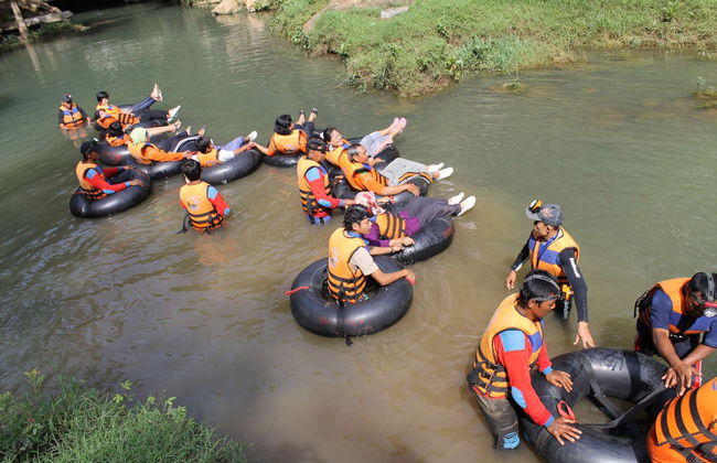 Esperienza privata di Cave Tubing nella grotta Pindul + Cascate Sri Gethuk - Foto 6