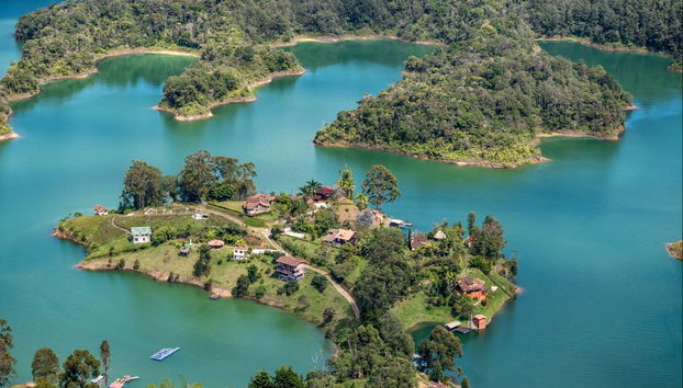 Passeio de lancha pela represa de Guatapé com churrasco - Foto 3