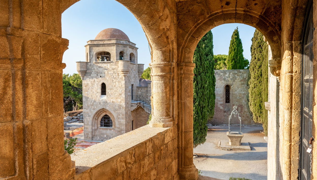 Excursão à colina de Filerimos e vale das Borboletas - Foto 1