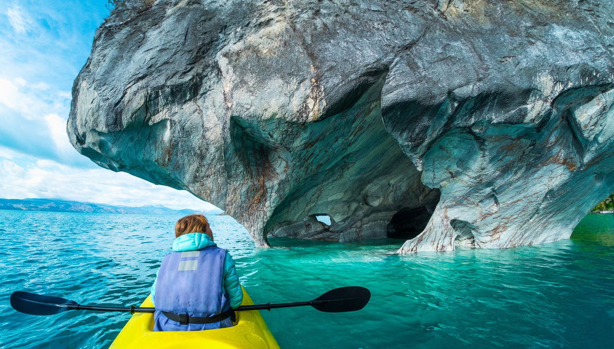 Balade en kayak dans les grottes de marbre - Photo 1