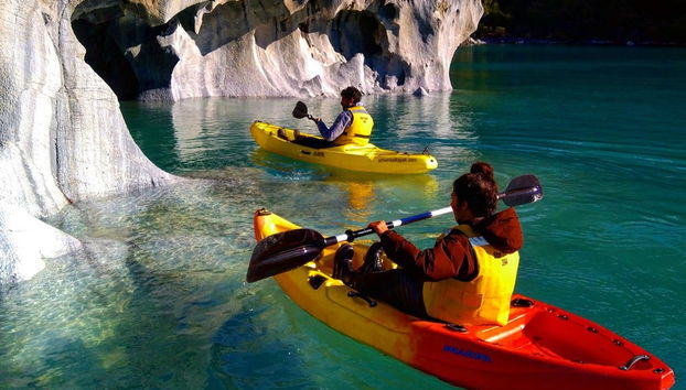 Balade en kayak dans les grottes de marbre - Photo 2