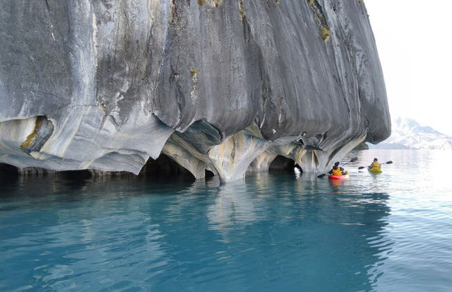 Tour en kayak por las cavernas de mármol - Foto 2