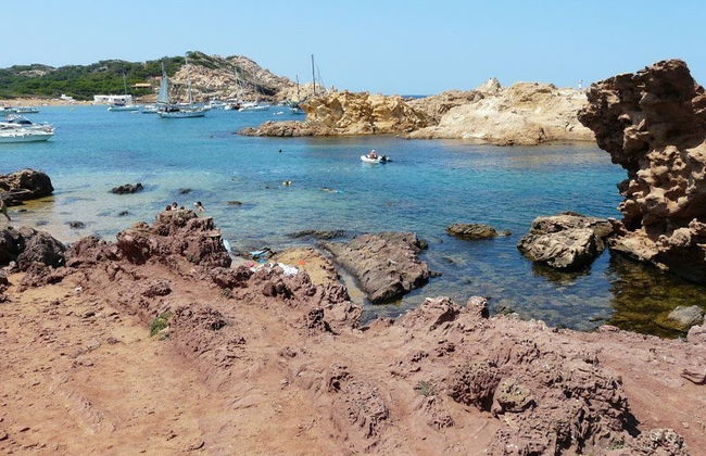 Paseo en catamarán por el norte de Menorca - Foto 1