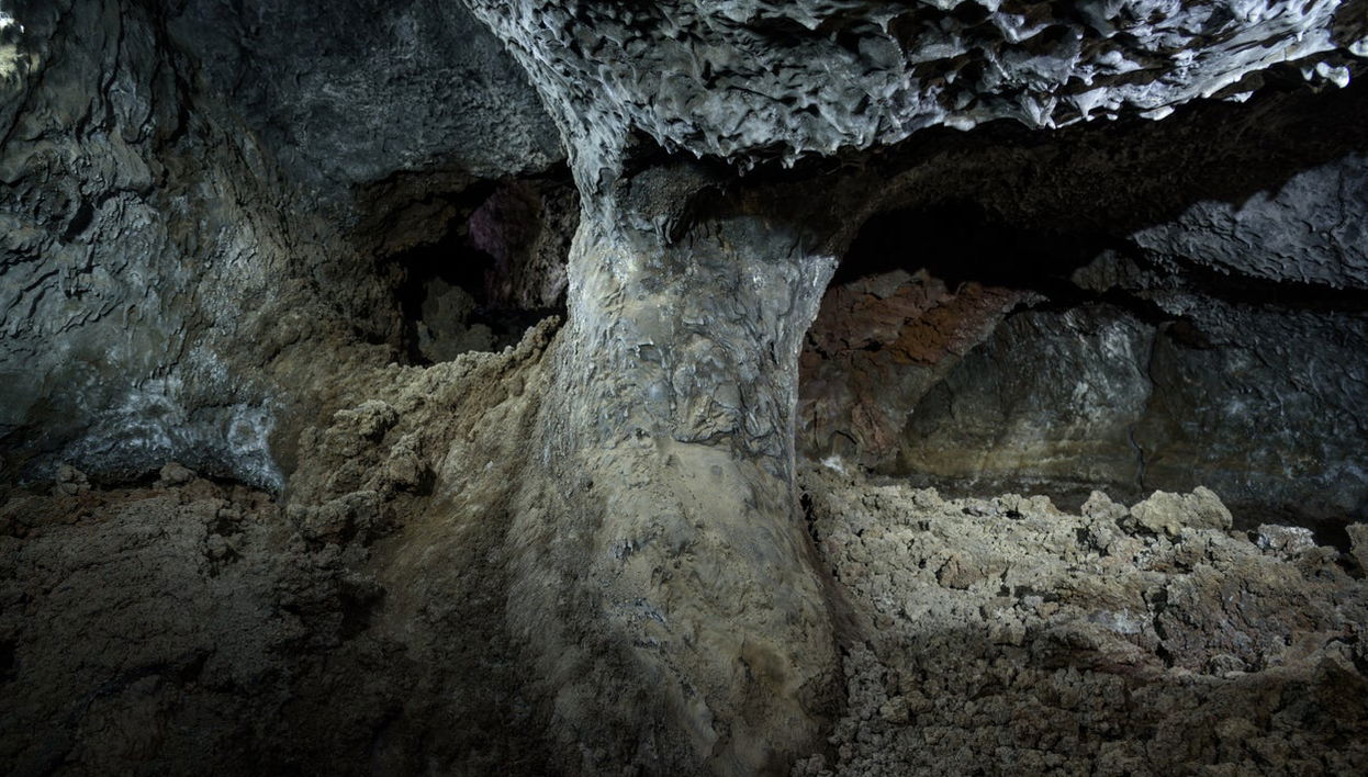 Espeleología en la Cueva de Las Palomas - Foto 1