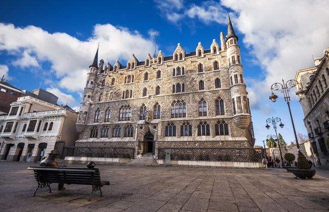 Tour por el León de Gaudí - Foto 1