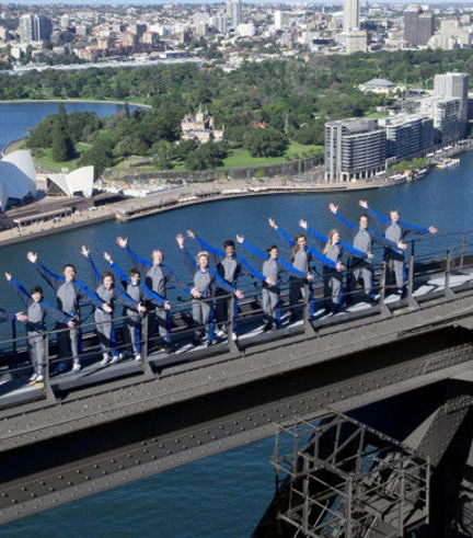 Foto de Escalada por el Puente de la Bahía
