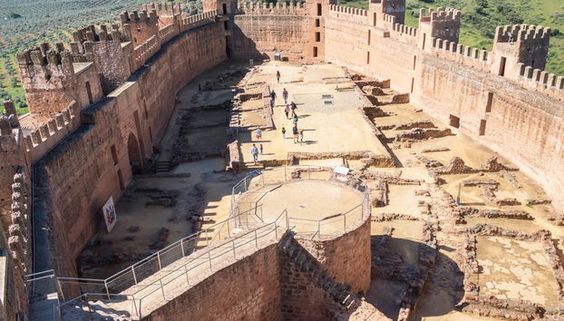 Baños de la Encina Castle Guided Tour - Foto 3