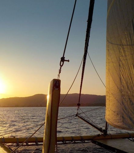 Foto de Paseo en catamarán al atardecer con snorkel