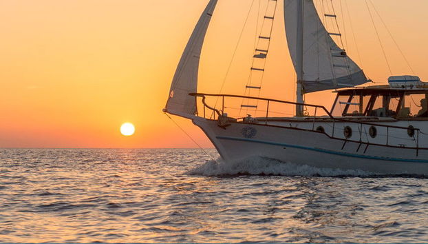Balade en bateau traditionnel sur la caldeira de Santorin avec repas - Photo 5