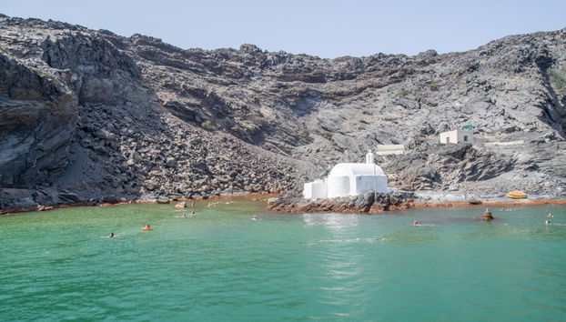 Balade en bateau traditionnel sur la caldeira de Santorin avec repas - Photo 2