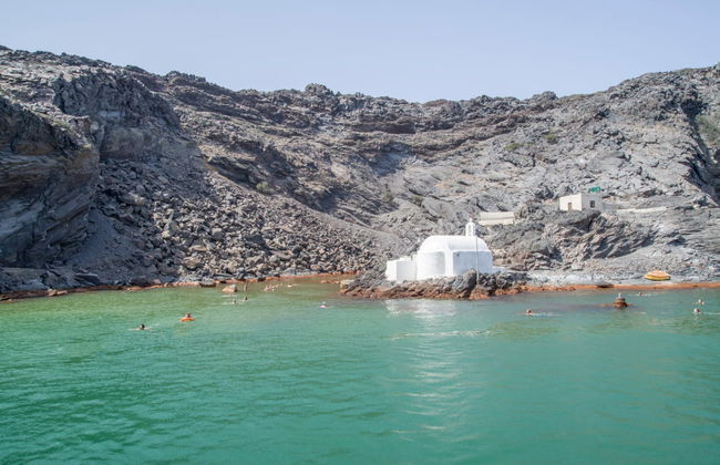 Balade en bateau traditionnel sur la caldeira de Santorin avec repas - Photo 2