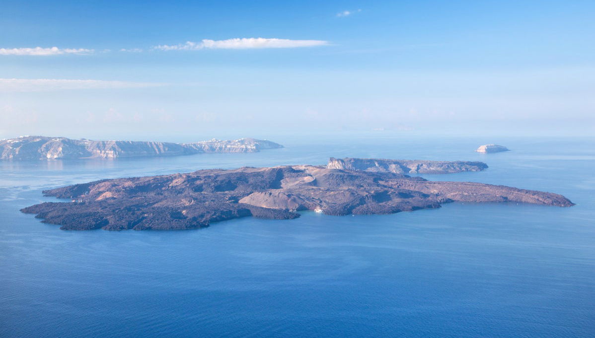Balade en bateau traditionnel sur la caldeira de Santorin avec repas - Photo 1
