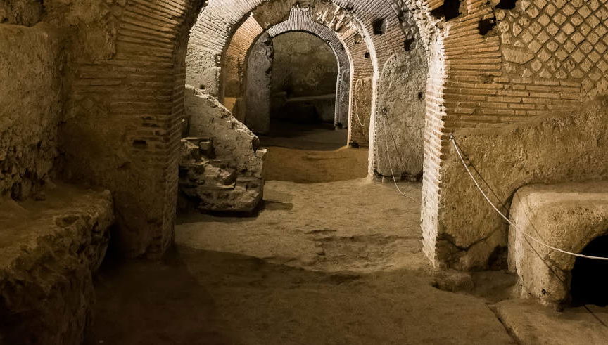 Tour dei sotterranei della Basilica di San Lorenzo Maggiore - Foto 2