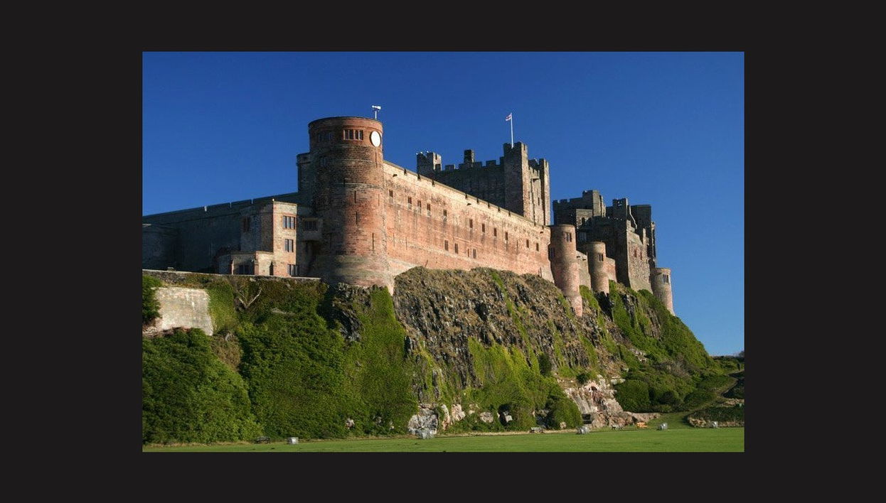 Holy Island & Alnwick Castle Day Trip - Foto 1