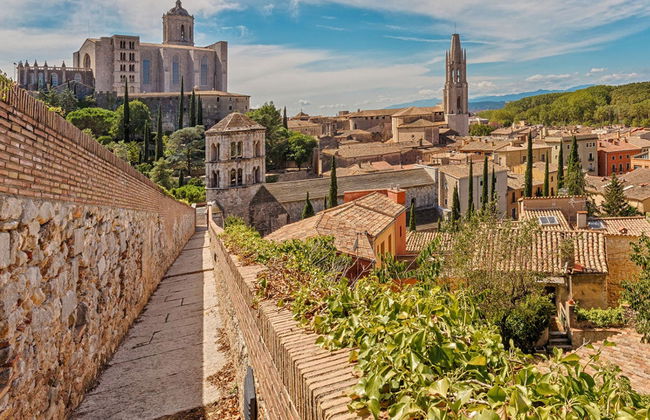 Dali Museum of Figueres & Girona Tour - Foto 3