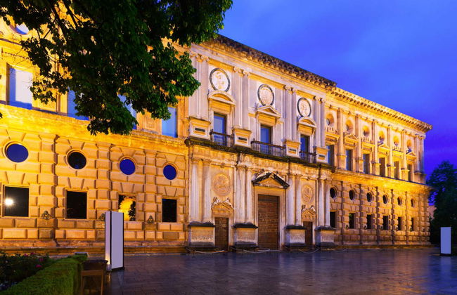 Tour nocturno por la Alhambra y los Palacios Nazaríes - Foto 2