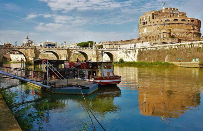 Battello sul Tevere a Roma - Foto 1